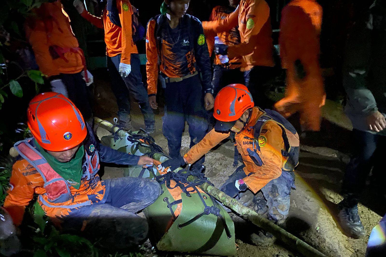 Operasi Pencarian Pesawat ATR 42-500 di Gunung Bulusaraung